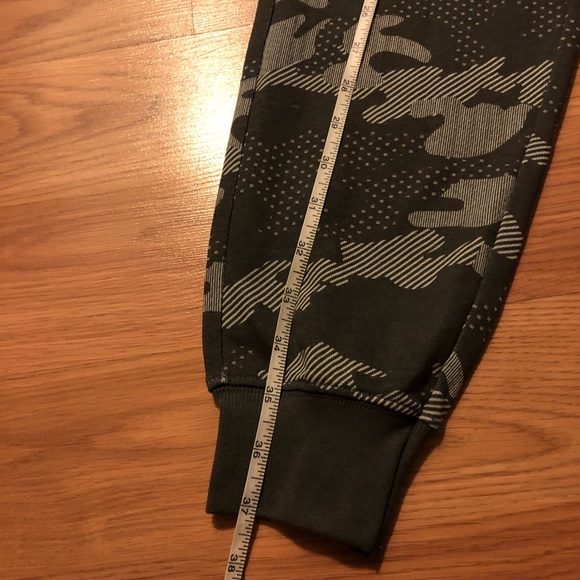 CALVIN KLEIN~Men’s grey camo lounge pants. Size M - Picture 9 of 12